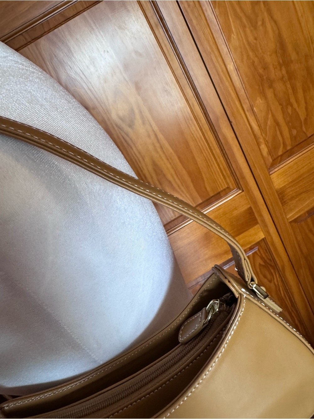 Liz Claiborne Camel Shoulder Bag - Picture 6 of 11